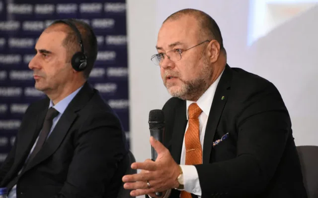 Florin Dănescu explicând calculul dobânzilor