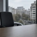 Birou cu vedere spre orașul Bucharest