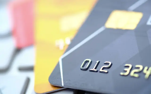 Carduri bancare pentru fraude online