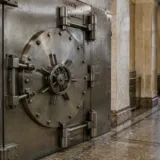 Garanții tokenizate în seif bancar