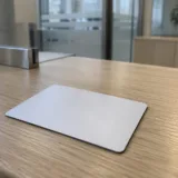 Card bancar pe un birou recepție