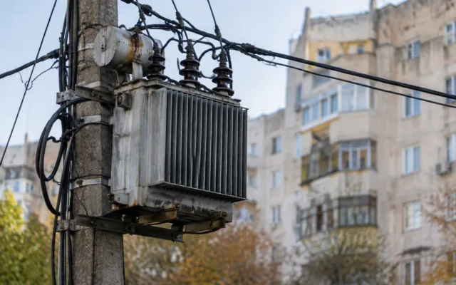 Echipament electric montat pe stâlp